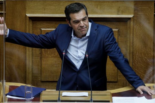 Τσίπρας: Αυτοί είστε, με σημαία ευκαιρίας στα εθνικά ζητήματα