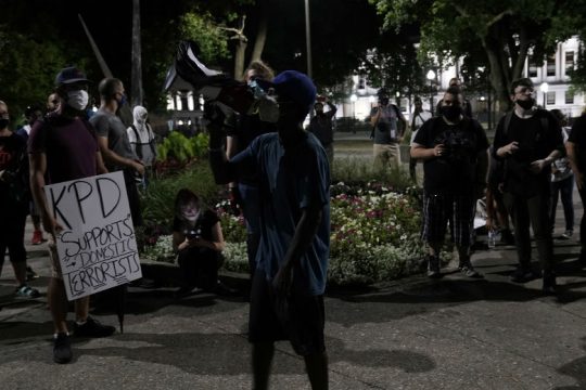 Στις ΗΠΑ απαιτούν αλλαγή…