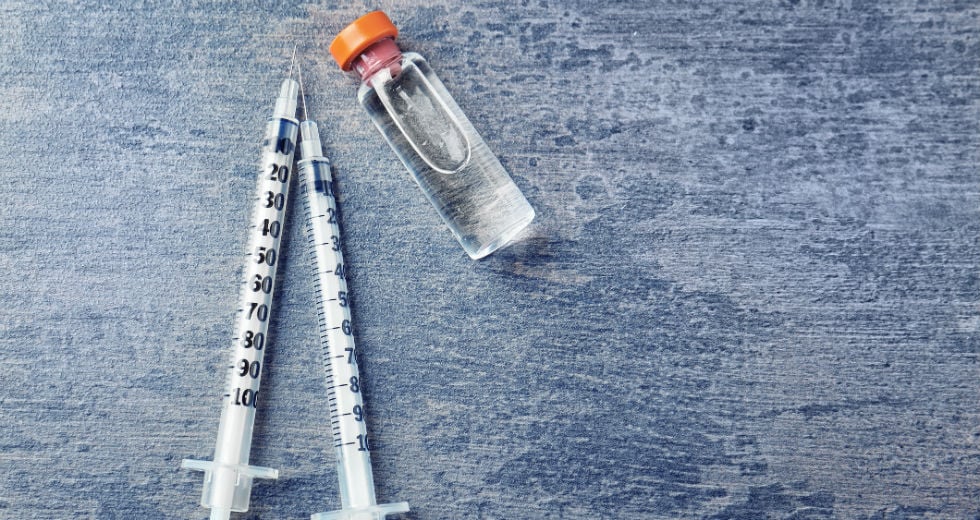 Άδειασμα της Κομισιόν στην κυβέρνηση για την ημερομηνία κυκλοφορίας του εμβολίου