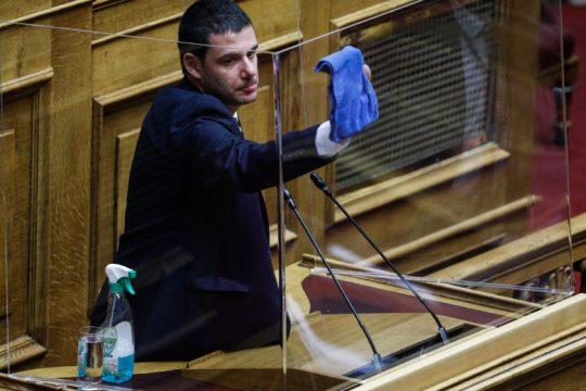 Αρνητικά τα πρώτα 529 τεστ για κορονοϊό που έγιναν στη Βουλή