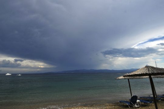 Αλλάζει ο καιρός, έρχονται βροχές και καταιγίδες