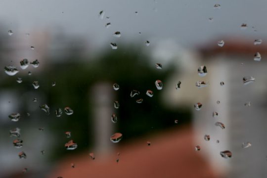 Βροχές στα ηπειρωτικά, χωρίς αξιόλογη μεταβολή η θερμοκρασία