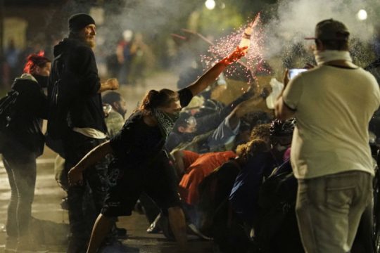 ‘Ενας 17χρονος συνελήφθη για δολοφονίες πολιτών στις διαδηλώσεις του Ουισκόνσιν