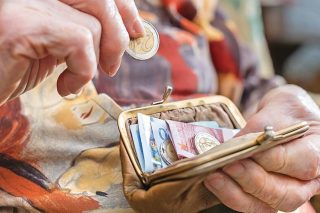 Μίσος απέναντι στους χαμηλοσυνταξιούχους