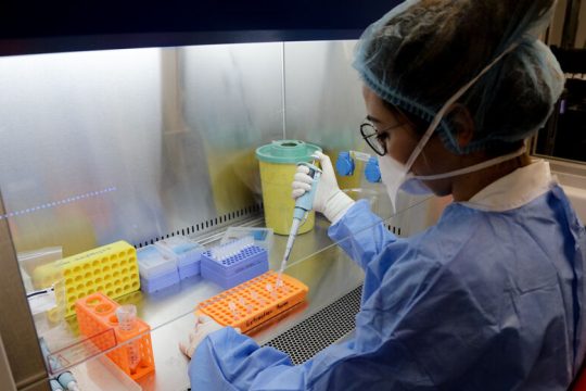 Από τη Σύρο στο «Αττικόν» ισχυρός μοριακός αναλυτής