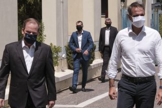 Πάρτι προσλήψεων και απευθείας αναθέσεων