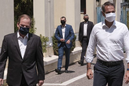 Πάρτι προσλήψεων και απευθείας αναθέσεων