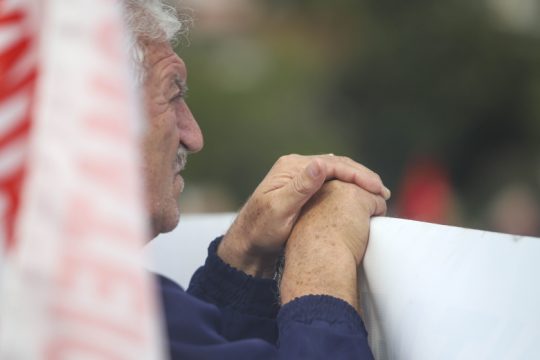Σε κυβερνητική «καραντίνα» 200.000 συνταξιούχοι