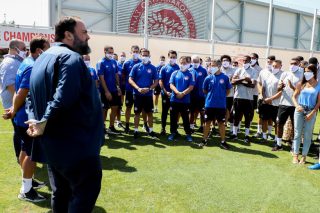 Εστριψε με φαιδρές υπεκφυγές