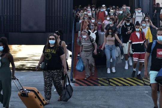 Μείωση επιβατικής κίνησης – αύξηση στη διακίνηση εμπορευμάτων