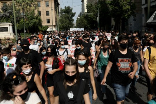 Μαθητικές διαδηλώσεις σε Αθήνα και Θεσσαλονίκη για μέτρα προστασίας