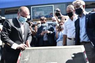 «Γιορτή» για τέσσερα λεωφορεία