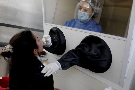 Κορονοϊός: Γιατί παραμένει δύσκολη η καταγραφή των θυμάτων, ενώ η πανδημία καλπάζει