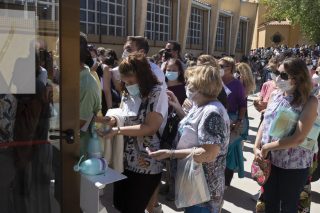 742.000 εκτός αγοράς εργασίας
