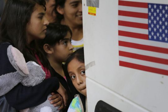 Στειρώνουν μετανάστριες στα κολαστήρια των ΗΠΑ