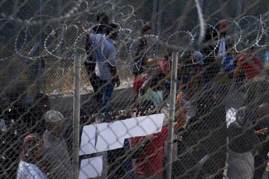 Σε καραντίνα το ΚΥΤ Σάμου μετά τον εντοπισμό δύο κρουσμάτων