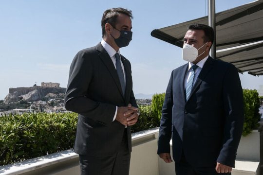 Τρέμει τις «γαλάζιες» διαρροές στην ψηφοφορία