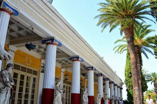 Επιχειρηματίας έκανε πάρτι γενεθλίων στο Αχίλλειο