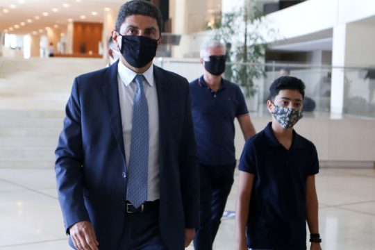 Συνεχίζει να εκτίθεται ο Λ. Αυγενάκης