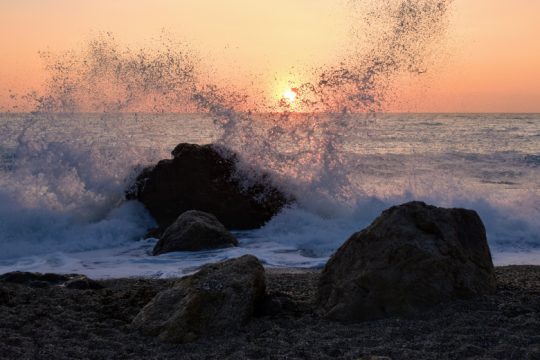 Βύθιση αλιευτικού σκάφους εξαιτίας της κακοκαιρίας στη Λευκάδα