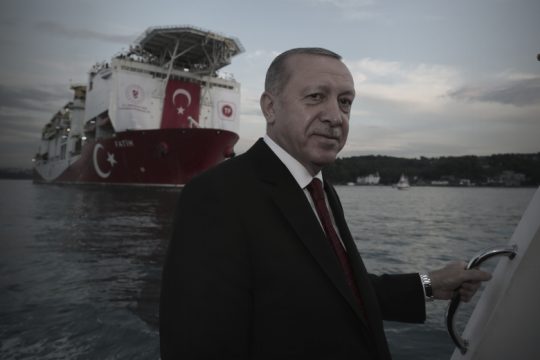 Ένα πρωτοσέλιδο κατά του Ερντογάν έφερε αντίδραση του ΥΠΕΞ
