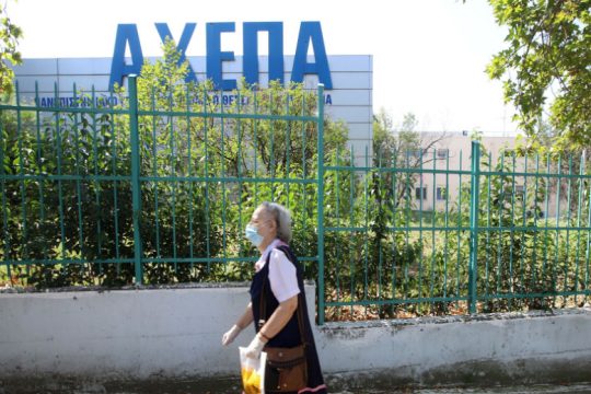 Αυξάνονται τα θύματα του νέου κορονοϊού – Νέα μέτρα στην Αττική από Δευτέρα