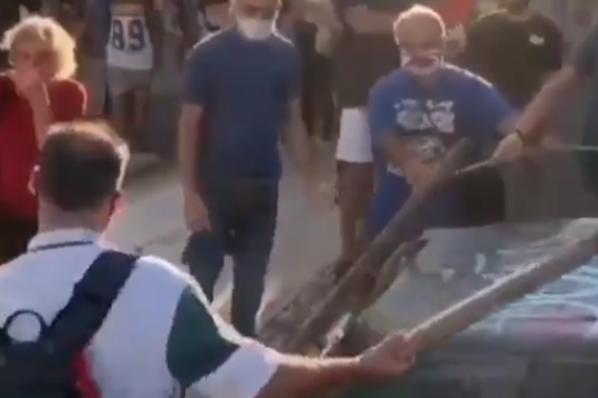 Βία κατά ανηλίκων στον Άλιμο: Γονείς προσπάθησαν να σπάσουν κατάληψη [βίντεο]