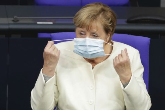 Μόνιμο καταυλισμό υπό την Ε.Ε. στη Λέσβο προανήγγειλε η Μέρκελ