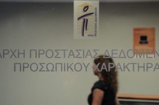 Εκθετη και για την τηλεκπαίδευση η υπουργός Παιδείας