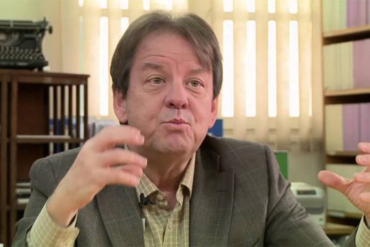 «Διορθωτικό» άρθρο Γραβάνη για τον κορονοϊό και τους μετανάστες