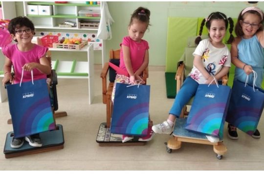 KPMG: Back to School με νέα σχολικά είδη για τα γενναία παιδιά της ΕΛΕΠΑΠ