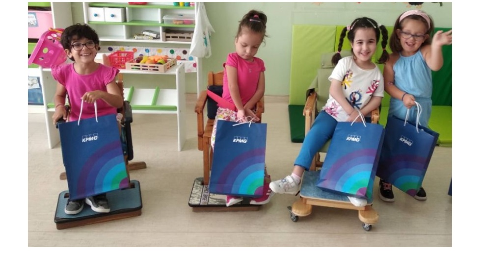KPMG: Back to School με νέα σχολικά είδη για τα γενναία παιδιά της ΕΛΕΠΑΠ