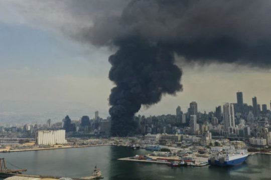 Υποψίες δολιοφθοράς για τη φωτιά στη Βηρυτό