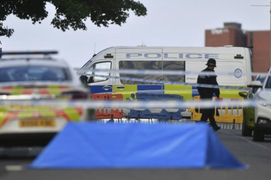 Ένας νεκρός και επτά τραυματίες από σειρά επιθέσεων στο Μπέρμιγχαμ
