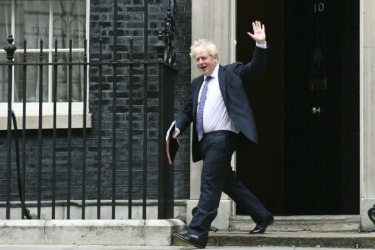 Brexit: Ηχηρή παραίτηση εξαιτίας των σχεδίων Τζόνσον για το ιρλανδικό πρωτόκολλο