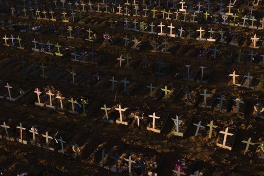 Ενα εκατομμύριο θάνατοι και το μακάβριο κοντέρ γράφει