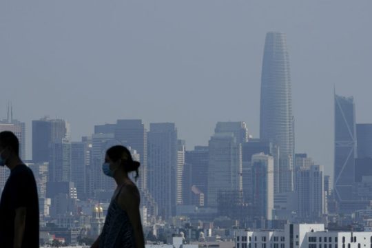 Νέο αρνητικό ρεκόρ κρουσμάτων, αυξάνονται μολύνσεις και νεκροί στην Αμερική