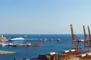 Κινεζική «τορπίλη» στο λιμάνι