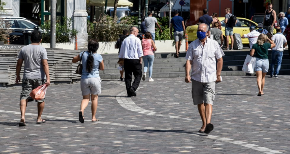 Οι ειδικοί αποκλείουν το λοκντάουν, αλλά όχι και η κυβέρνηση