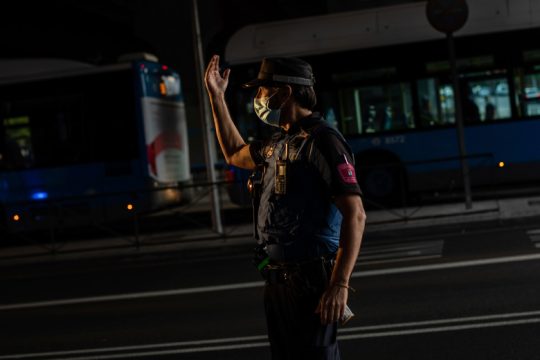 Ηχηρά καμπανάκια για την Ευρώπη φέρνει η επέλαση της πανδημίας