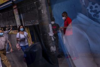 Μπρος ιός και πίσω… πτώχευση