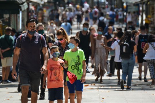 «Πνίγει» την Ευρώπη ο κλοιός του Covid-19