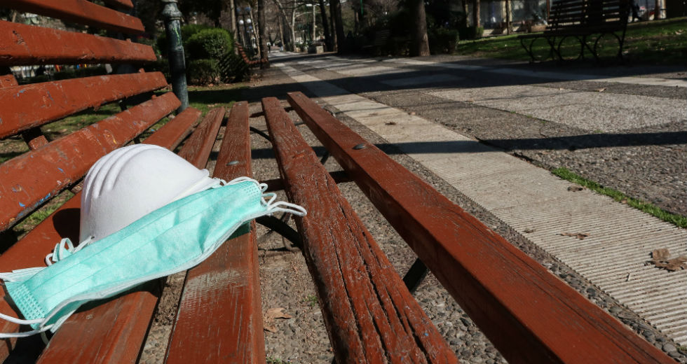 Ο κορονοϊός σε έξαρση, η κυβέρνηση σε τρικυμία