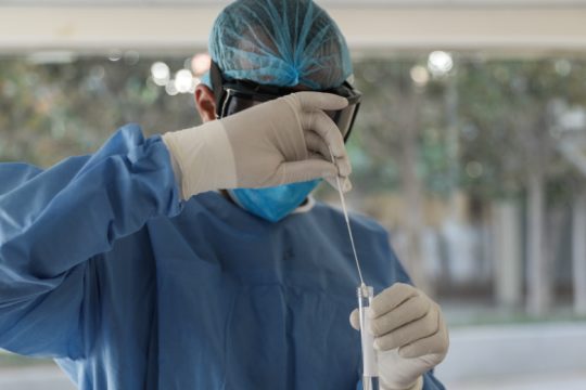Η πανδημία δείχνει τα δόντια της από τον πρώτο φθινοπωρινό μήνα