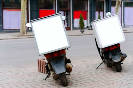 Μπάχαλο με τα delivery σε Ηράκλειο και Χανιά λόγω των τοπικών lockdown