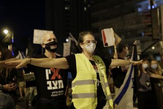 Διαδηλώσεις για τα μέτρα