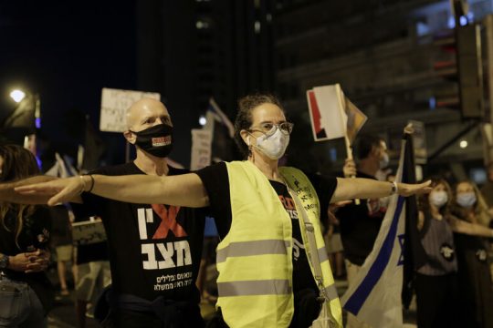 Διαδηλώσεις για τα μέτρα