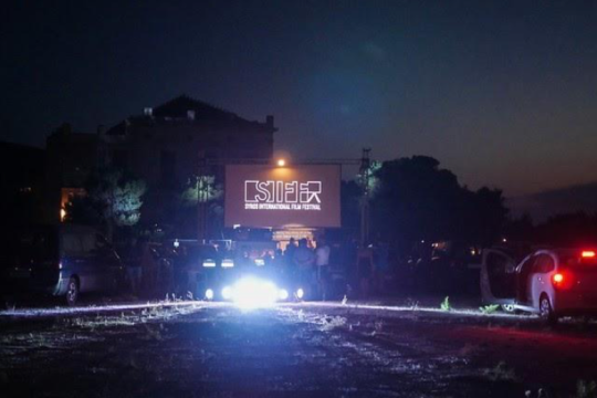 Οθόνες σε Ερμούπολη και Ταρσανά