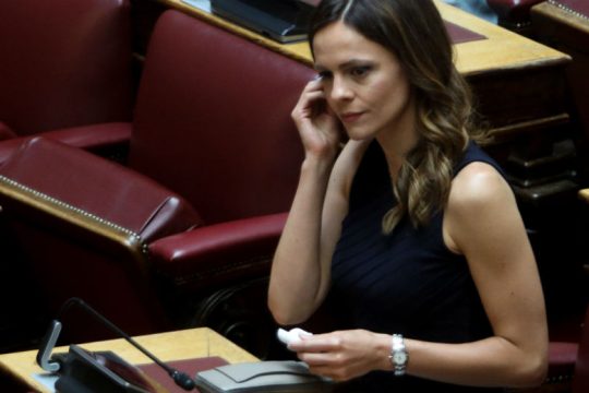Αχτσιόγλου: «Πλήρης κατεδάφιση κάθε έννοιας μισθωτής εργασίας»