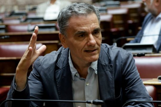«Η οικονομία καταρρέει, η κυβέρνηση εθελοτυφλεί»